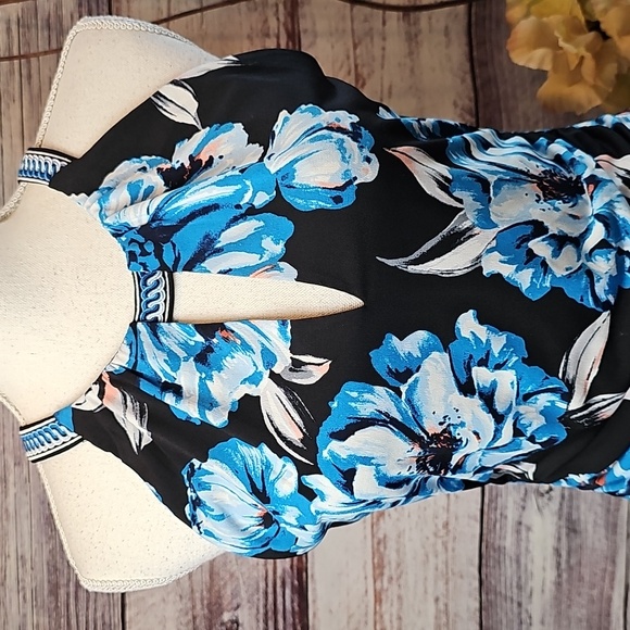 NEW WHBM WHITE HOUSE BLACK MARKET BLACK FLORAL FITTED HALTER TOP - Picture 2 of 16